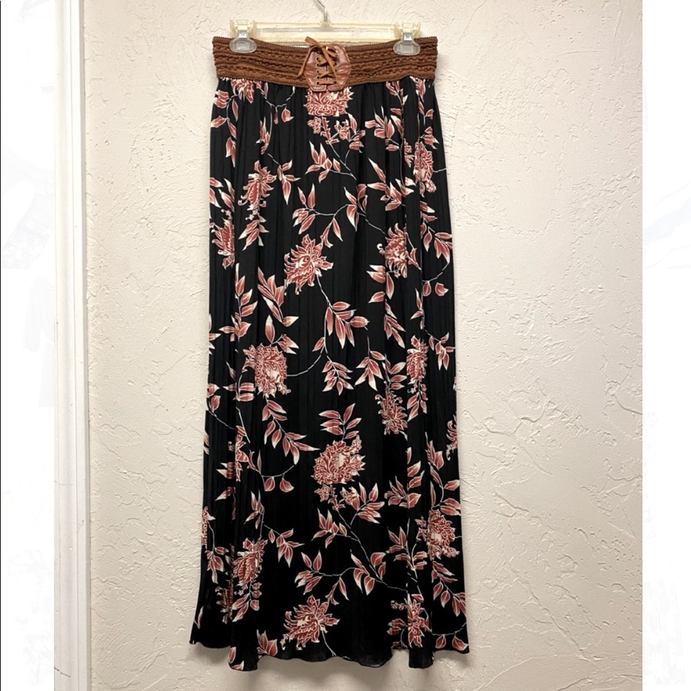 Jon & Anna Contemporary Skirt sz L Boutique long